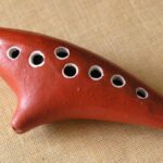 El instrumento musical de la prehistoria, hecho con madera.