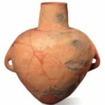 Pintura neolítica de caballo en jarrón, con concavidad excepcional.
